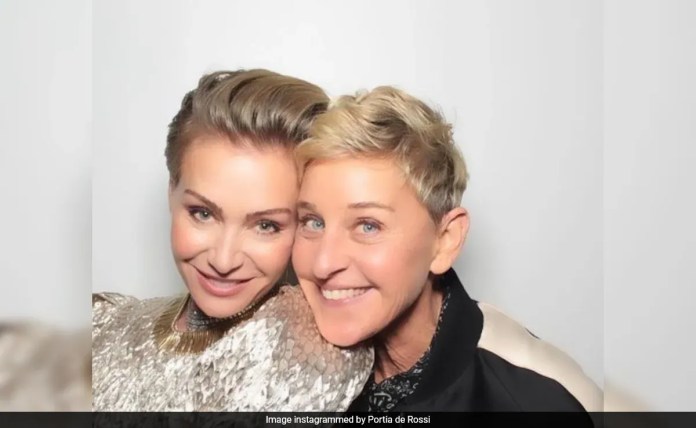 “Rumah Baru Ellen DeGeneres di Inggris Kebanjiran Beberapa Minggu Setelah Relokasi dari AS”. “Rumah Baru Ellen DeGeneres di Inggris Kebanjiran Beberapa Minggu Setelah Relokasi dari AS”.