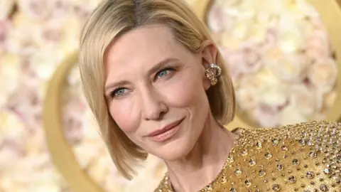 Getty Images Cate Blanchett mengenakan gaun emas di Golden Globes 2025 di Hollywood