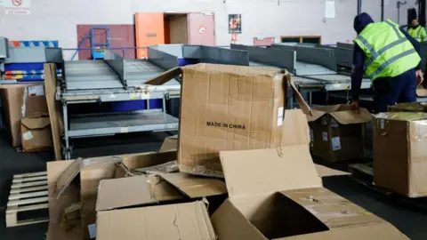 Getty Images Sebuah kotak di pabrik yang berbunyi: "Dibuat di Cina"