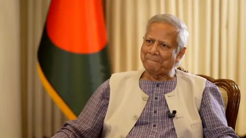 Wawancara BBC Muhammad Yunus dengan BBC di kediaman resminya di Dhaka