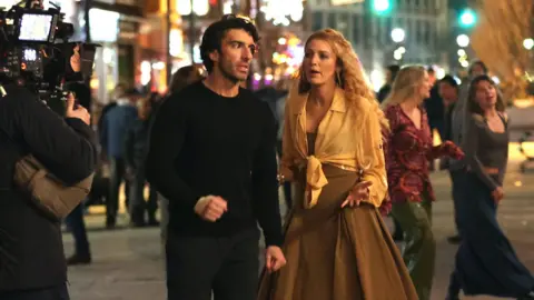 Getty Images Justin Baldoni dan Blake Lively terlihat di lokasi syuting 'It Ends with Us' pada 12 Januari 2024 di Jersey City, New Jersey